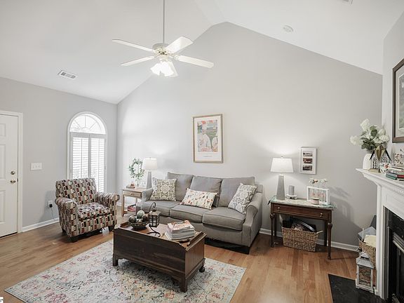 2nd image of 662 Ivybrooke Ave
