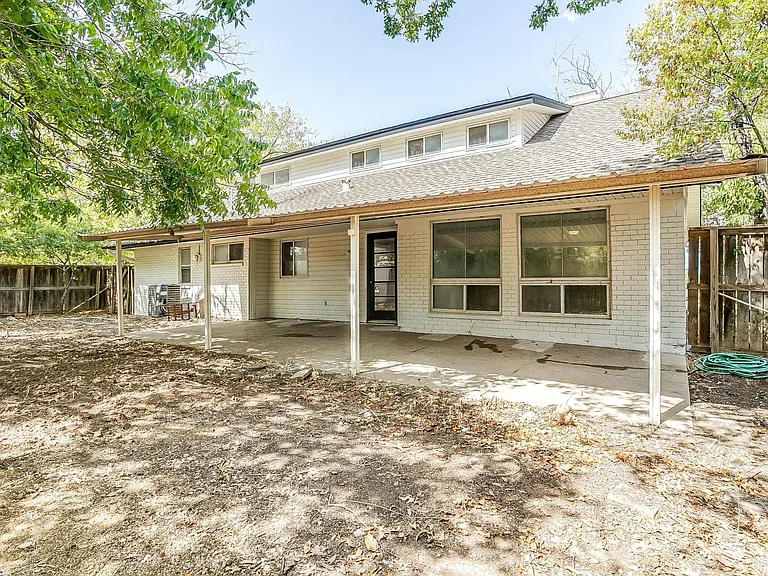 802 Sutton Ct — Photo 34