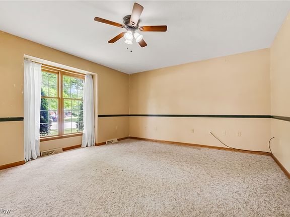 4th image of 541 Barker St