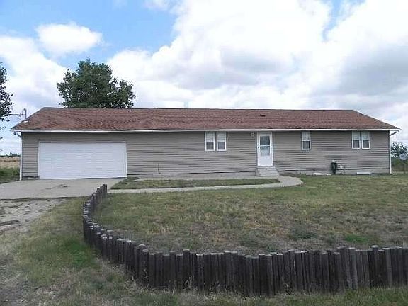 2nd image of 7504 N Lorraine St