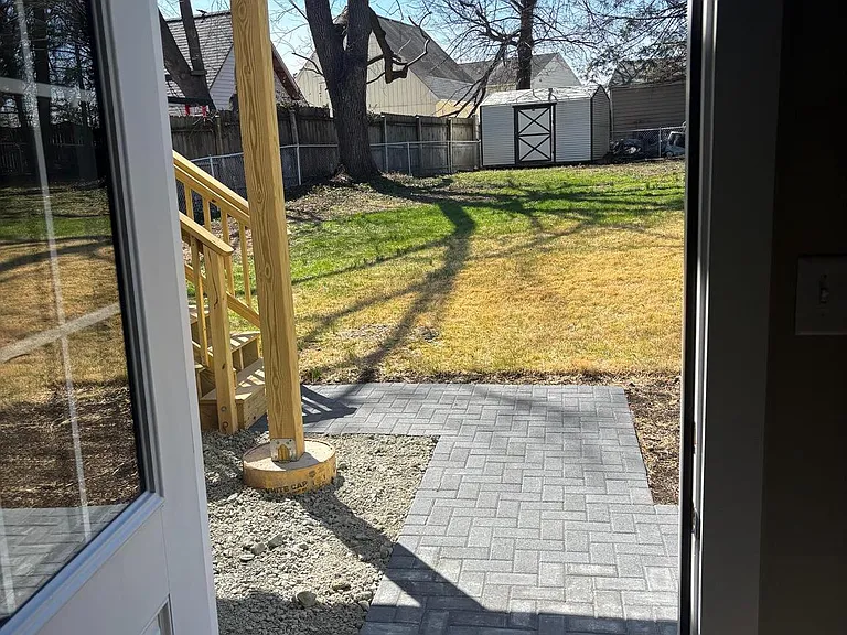 129 Evans St — Photo 47
