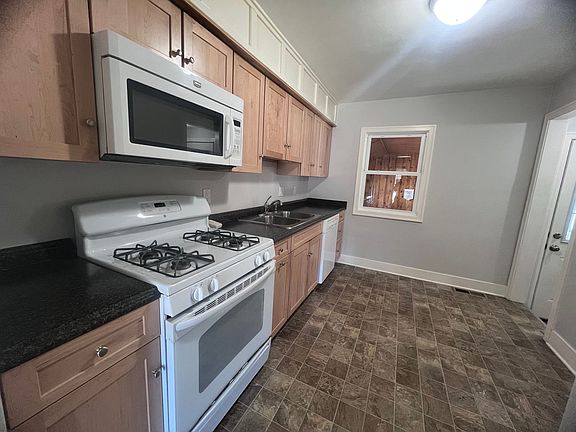 2nd image of 3360 Hillcroft Ave SW