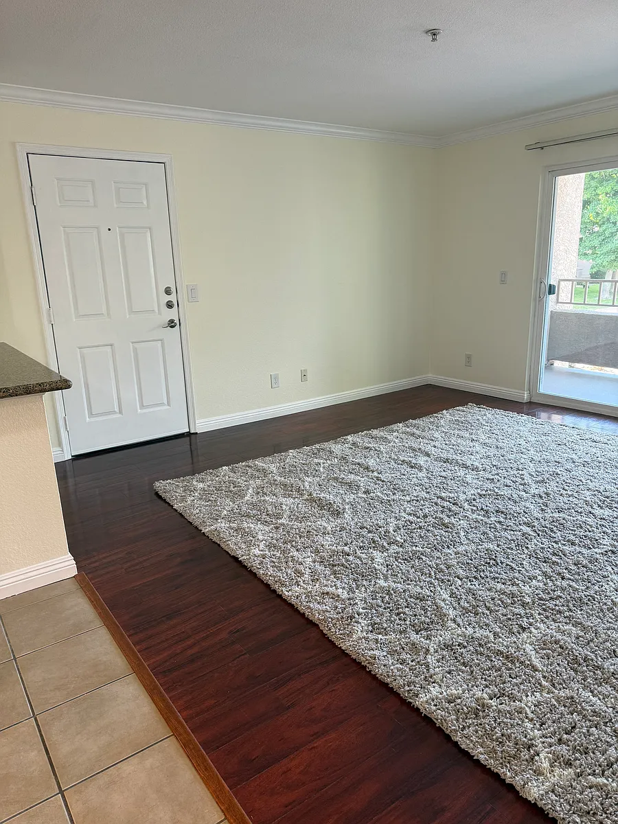 Building Photo - 1001 La Terraza Cir #204