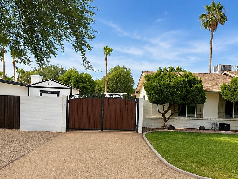 4044 E Yucca St — Photo 2