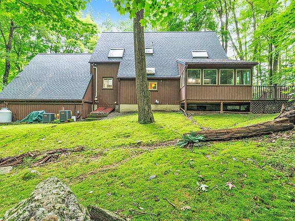 10 Little Fox Run, Shelton, CT 06484 | MLS #24034688 | Zillow