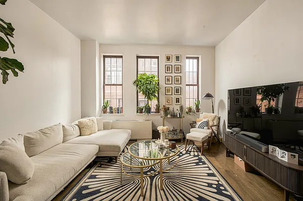 Living room, photo 1