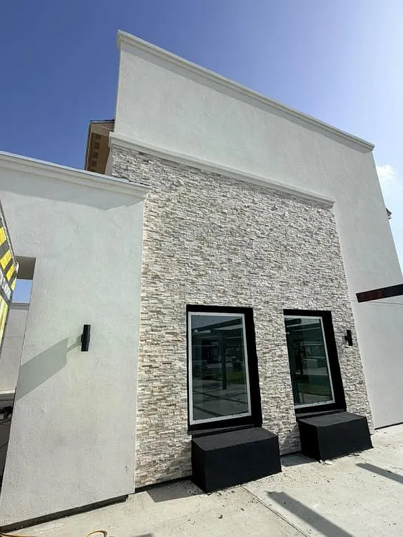 2101 Cassandra St — Photo 2