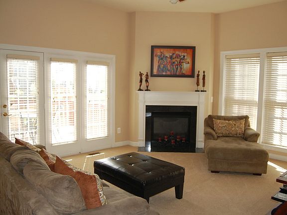 4th image of 43502 Riverpoint Dr