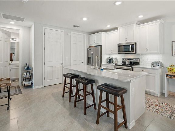 3rd image of 14610 Edgewater Cir