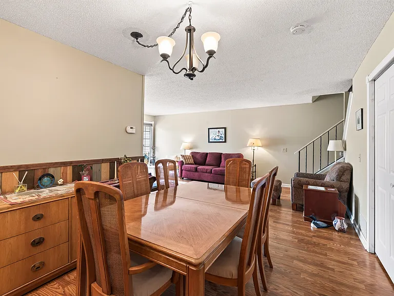 1518 Cottage Dr — Photo 4