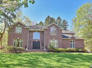 12 Arthur Ct, Closter, NJ 07624