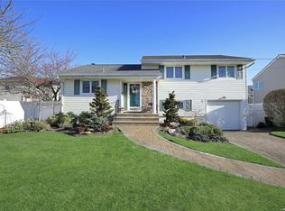 2 Jomarr Pl, Massapequa, NY 11758