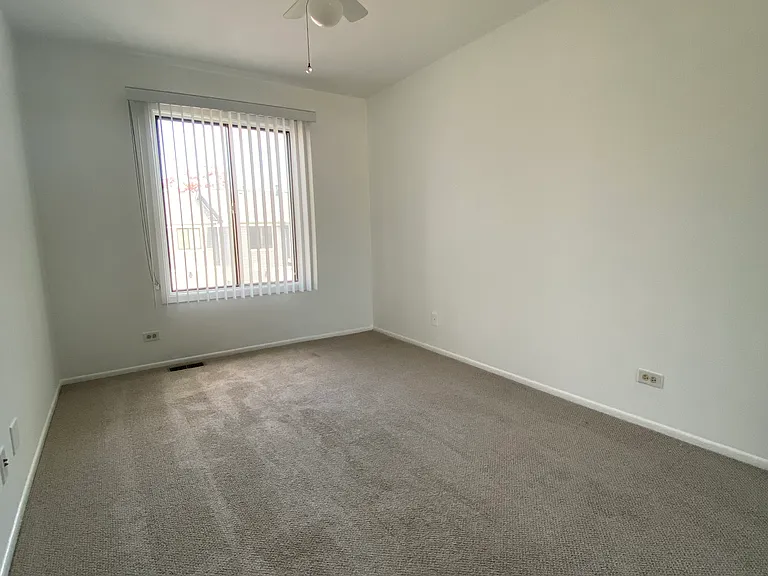 914 Van Buren Ct — Photo 32