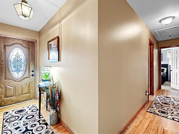 4th image of 198 Howell St