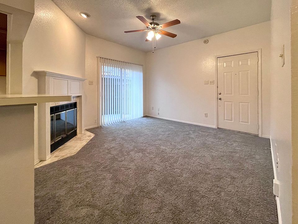 Living Room with direct access to patio