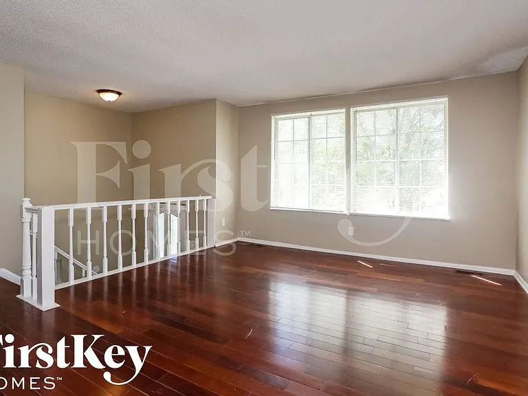 4321 Castle Heights Dr — Photo 4