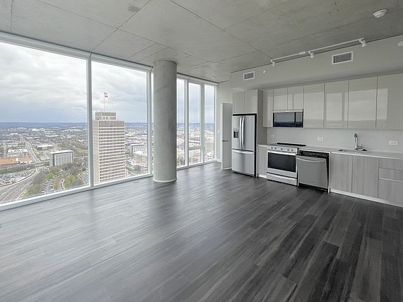 2nd image of 805 Church St APT 3612