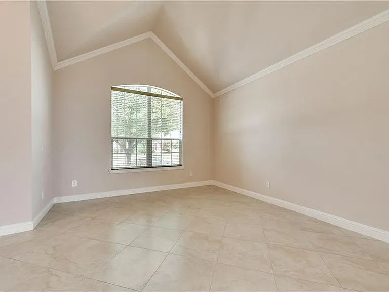 434 Teagarden Ct — Photo 7