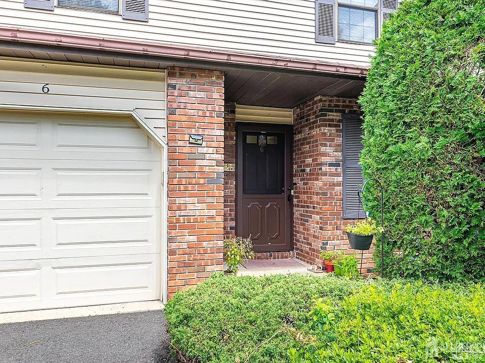 1st image of 6 Dogwood Dr