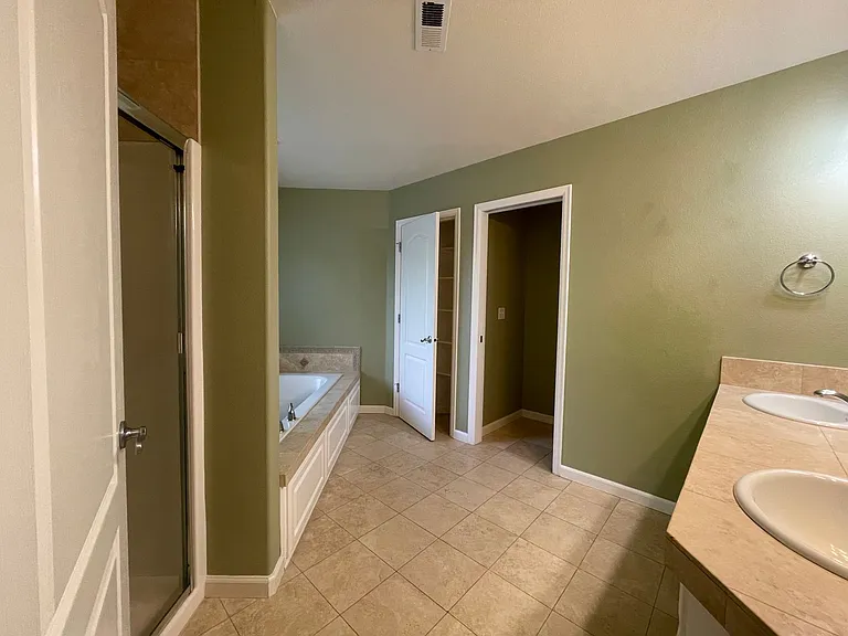 16116 SW Bray Ln — Photo 32