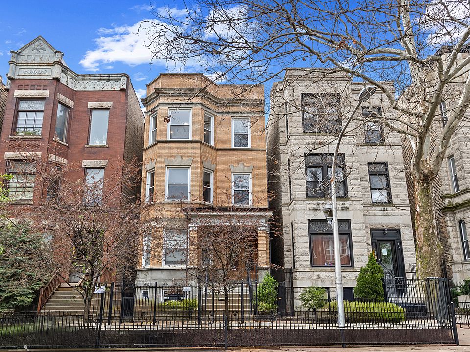 1st image of 915 W Newport Ave Unit 3