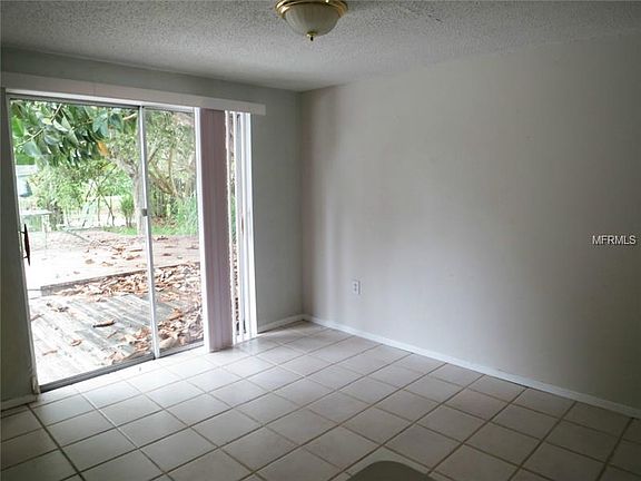 5th image of 3269 Village Ln