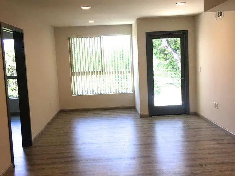 7020 Woodman Ave — Photo 8