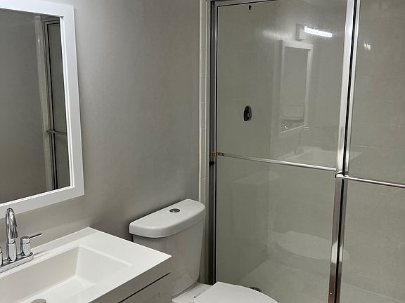 4th image of 320 SE 11th Ave APT 101