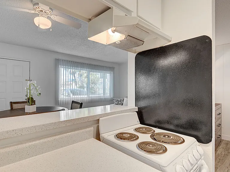 4050_Palos Verdes St_model-21