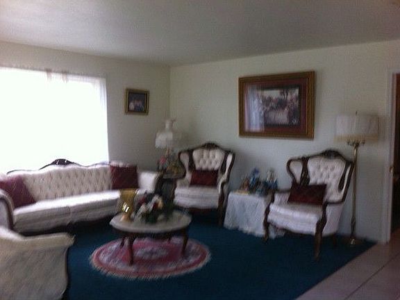 5th image of 608 NW 70th Cir