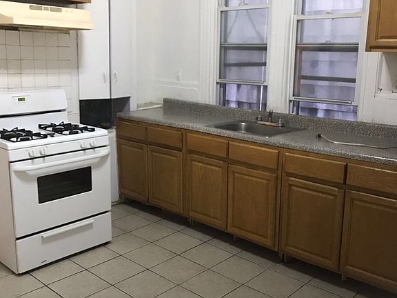 3rd image of 83 Oak St