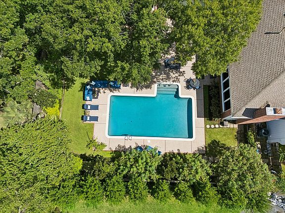 3rd image of 14 Stonegate Dr