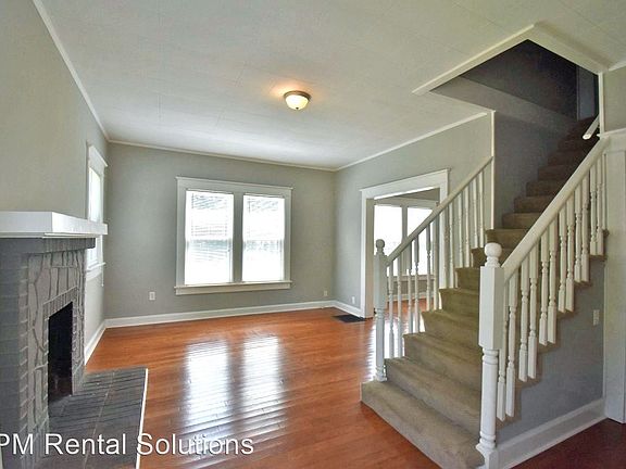 3rd image of 914 Ewing Blvd APT A