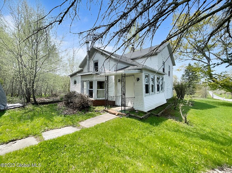3rd image of 180 W Lykers Road