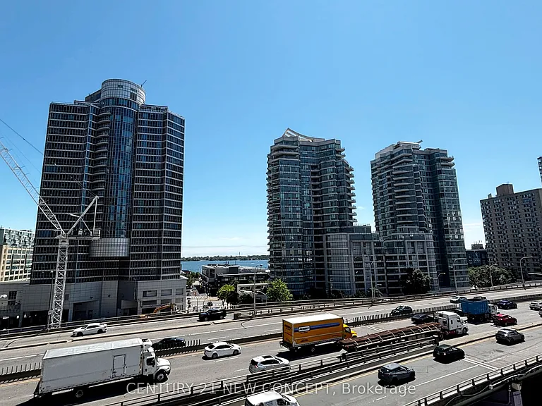 25 Lower Simcoe St #808 — Photo 34