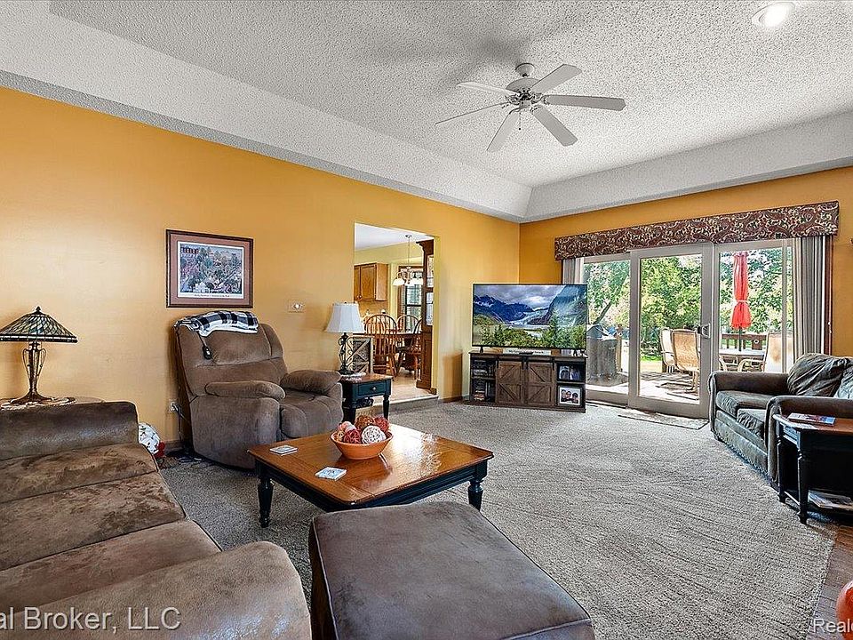 44744 Danbury Rd, photo 8