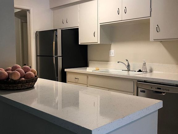 5th image of 10 Mulberry Ct APT 30