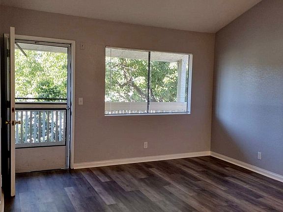3rd image of 1124 Molino Ave APT 6