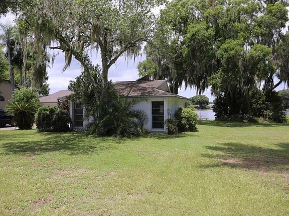 2nd image of 3749 Lake Breeze Dr