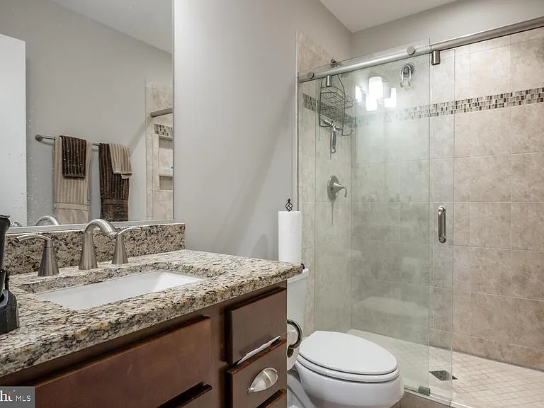 1126 N Stuart St — Photo 12