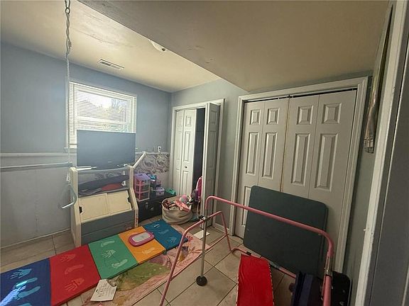 4th image of 403 Logan St