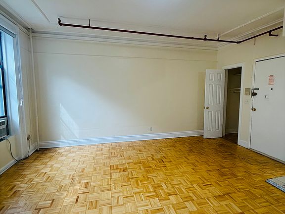 5th image of 558 Washington Ave APT 4