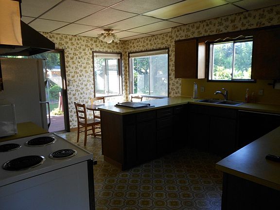Large bright kitchen.