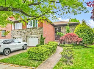 13835 11th Ave, Whitestone, NY 11357