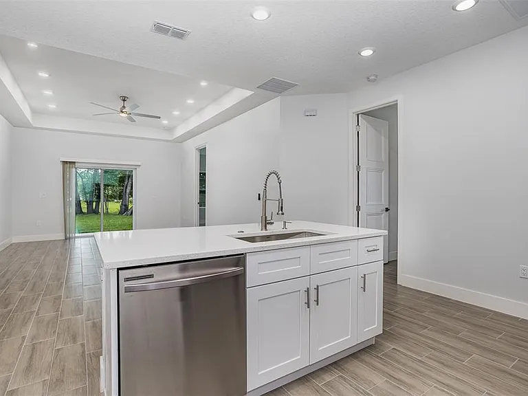1108 Oregon Ave — Photo 7