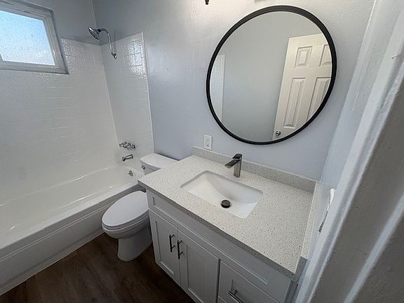 5th image of 10727 La Reina Ave #1