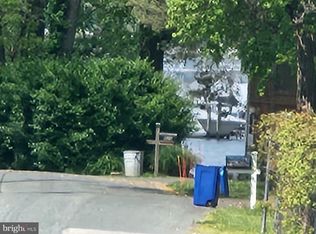 Holly Neck Rd, Essex, MD 21221