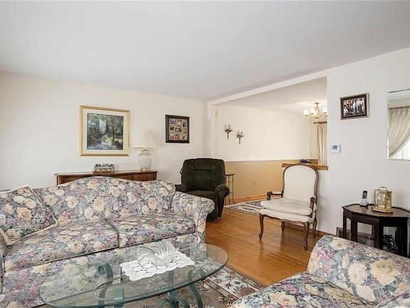5th image of 131 Nantucket Dr E