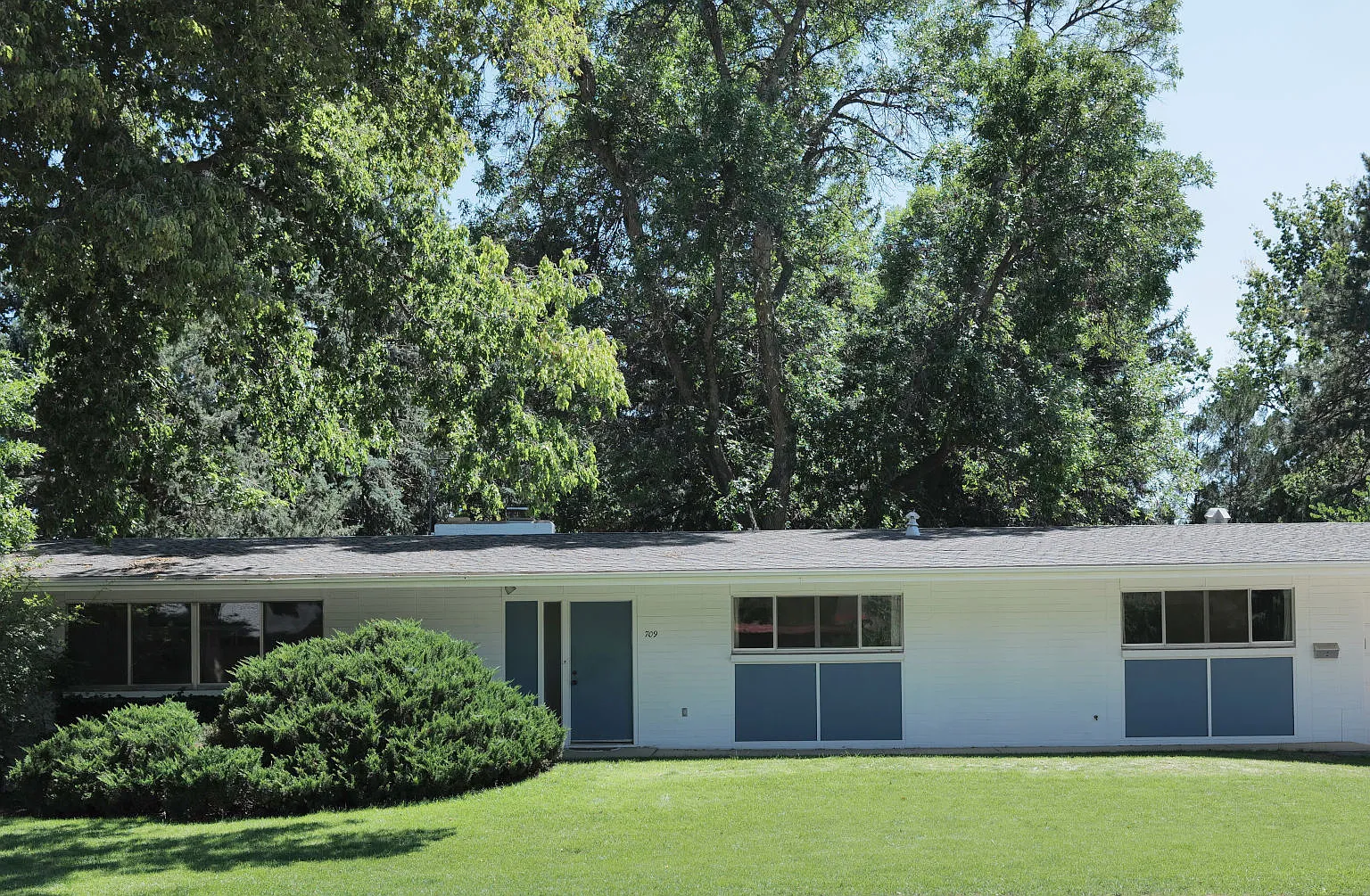 4 bed, 2724 sqft, $750 — Photo 1