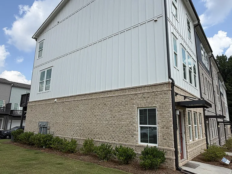 900 Colton Dr — Photo 17